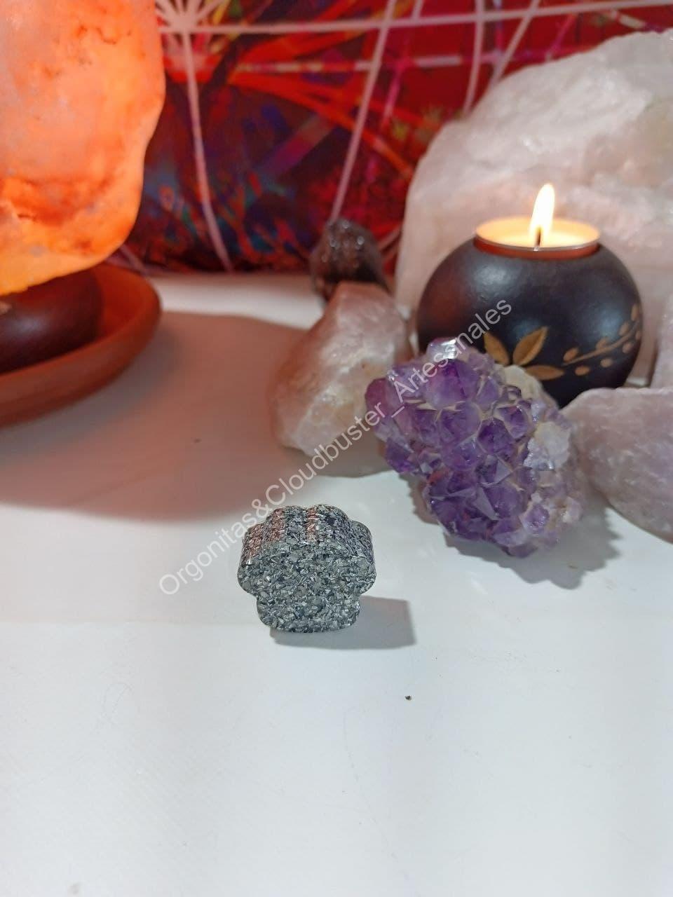 Orgonita Artesanal / Electronite formato Huella Mascota - Imagen 3