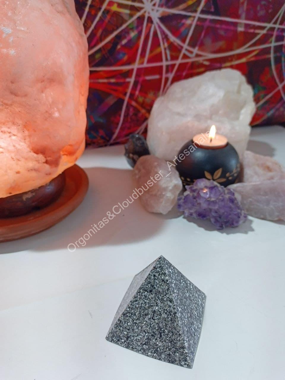 Orgonita / Electronite Pirámide Mediana 4 lados - Imagen 3