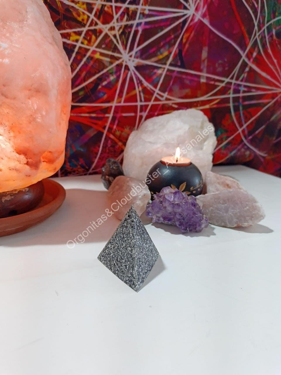 Orgonita / Electronite Pirámide Pequeña 3 lados - Imagen 3