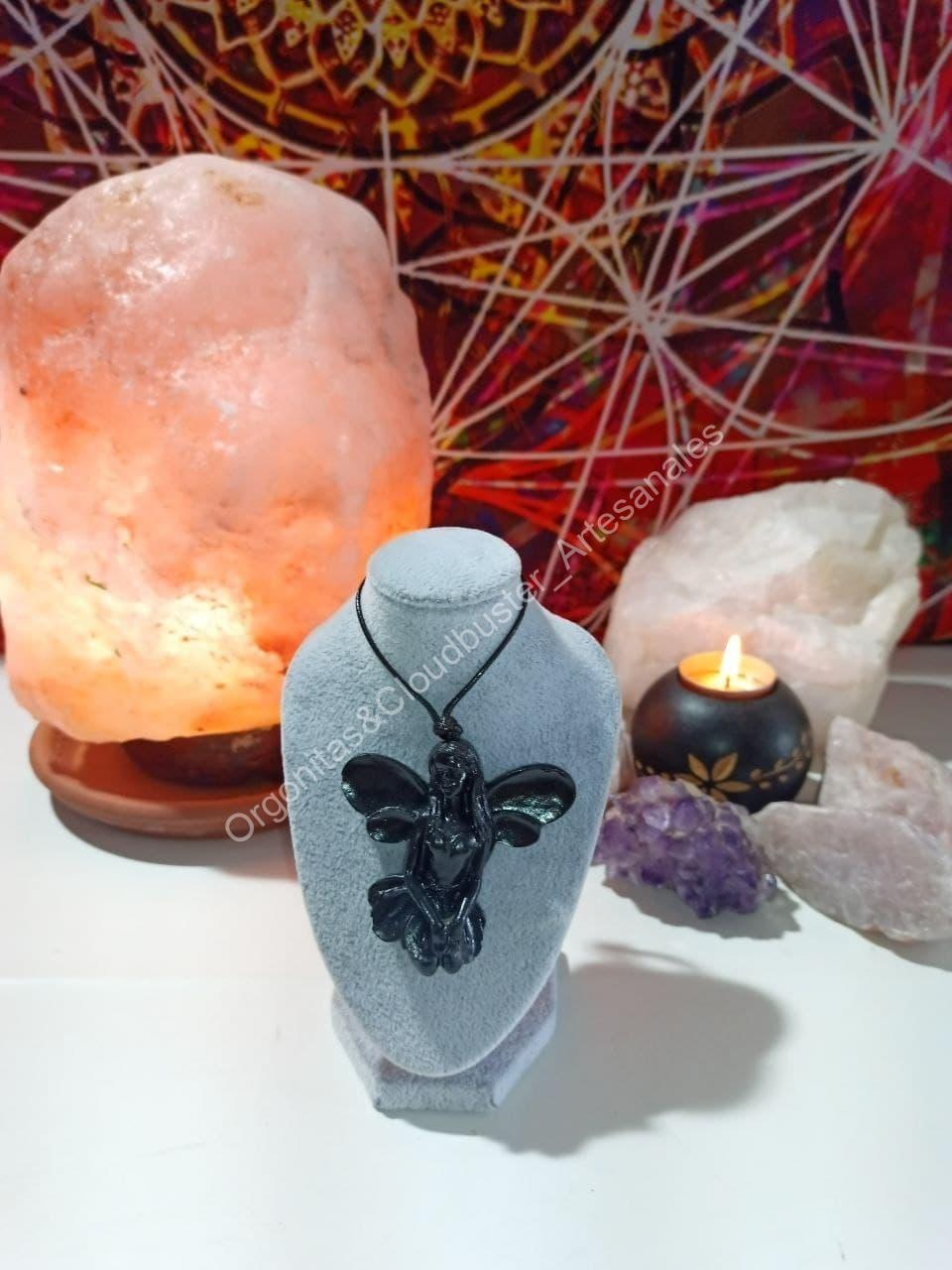 Colgante Orgonita Magnetita Hada 2 Alas - Imagen 3