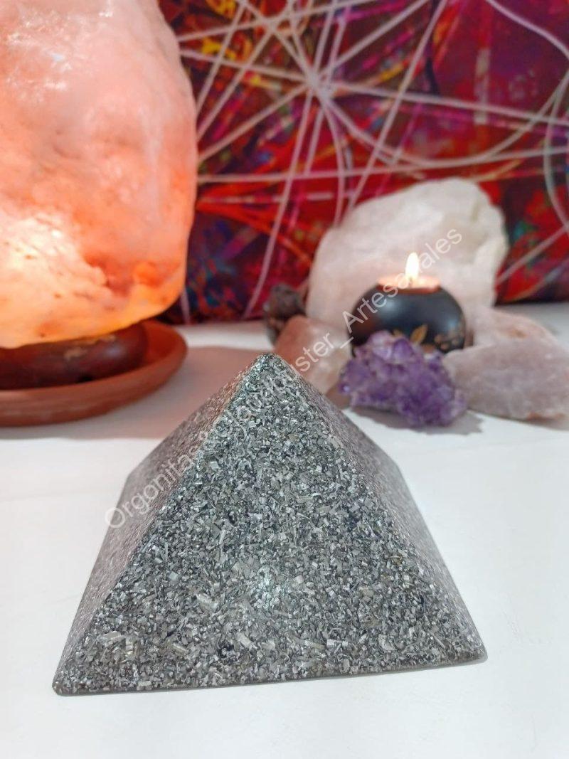 Orgonita / Electronite Pirámide Super Grande 4 lados
