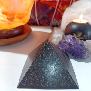 Orgonita Artesanal VIRUTA DE HIERRO Pirámide Grande 4 lados