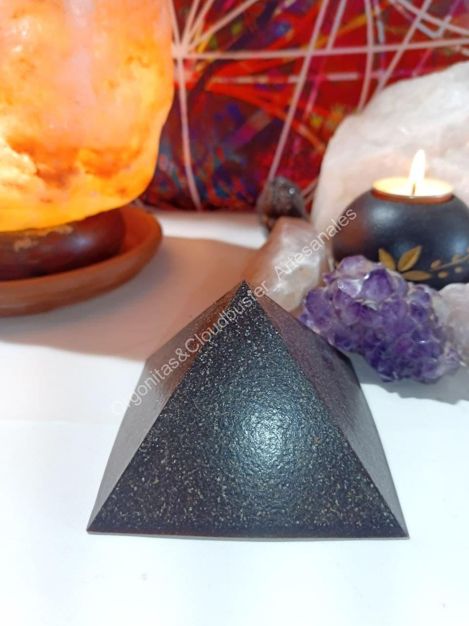 Orgonita Artesanal VIRUTA DE HIERRO Pirámide Grande 4 lados
