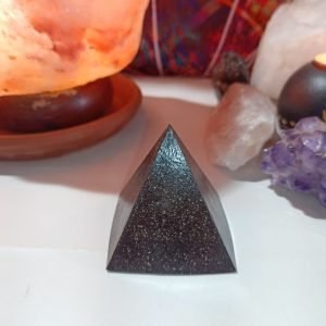 Orgonita Artesanal VIRUTA DE HIERRO Pirámide mediana 4 lados