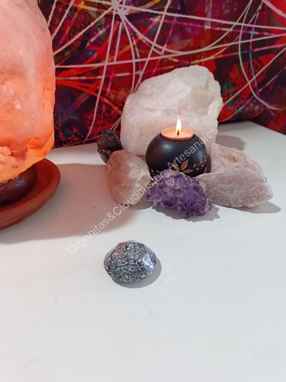 Orgonita Artesanal / Electronite Pirámide diamante pequeña - Imagen 2