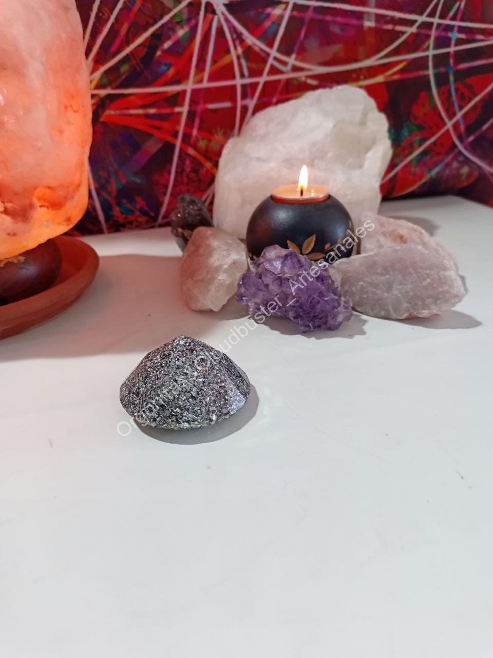 Orgonita Artesanal / Electronite Pirámide formato Diamante mediana