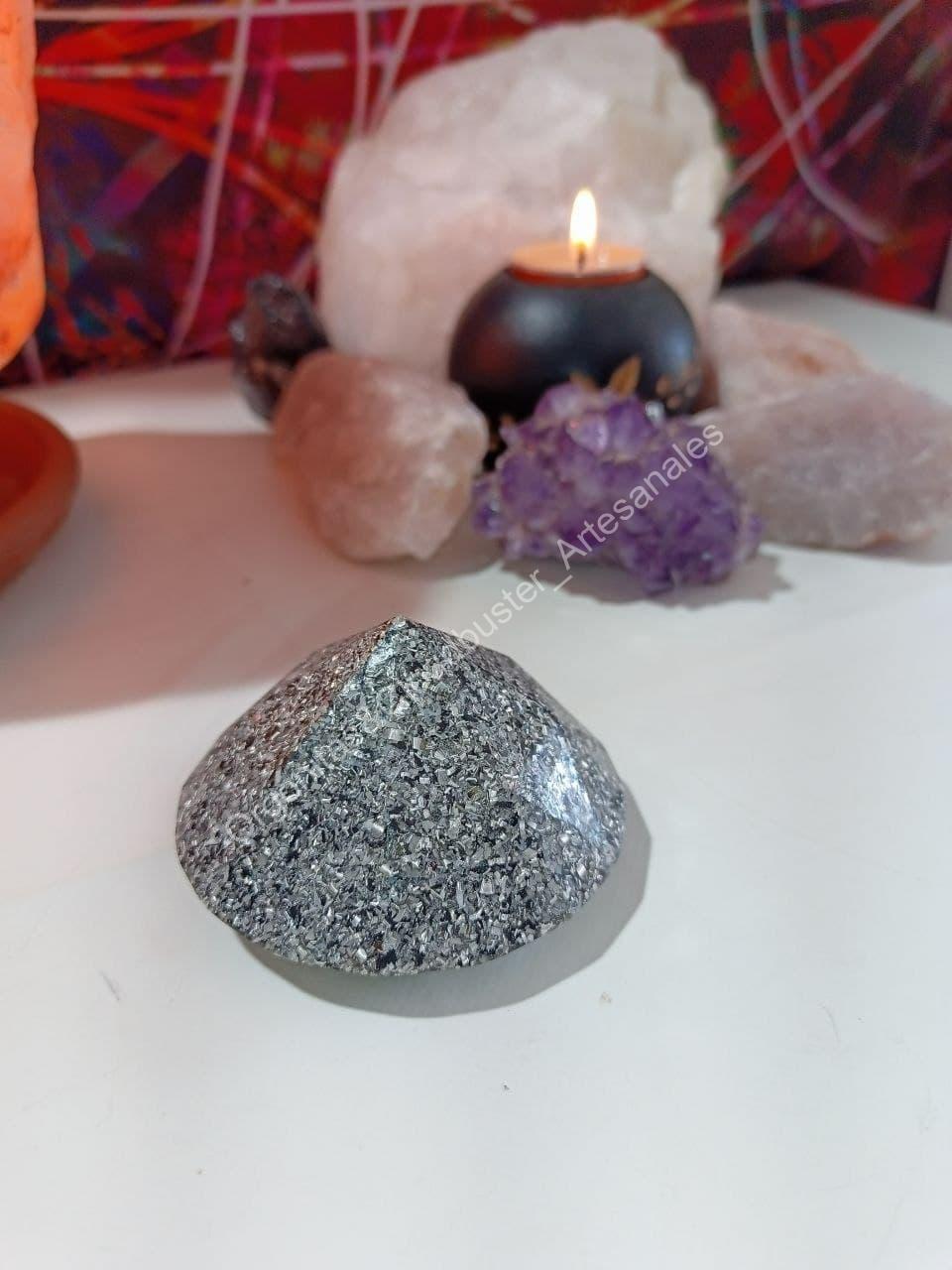 Orgonita Artesanal / Electronite Pirámide formato diamante Grande