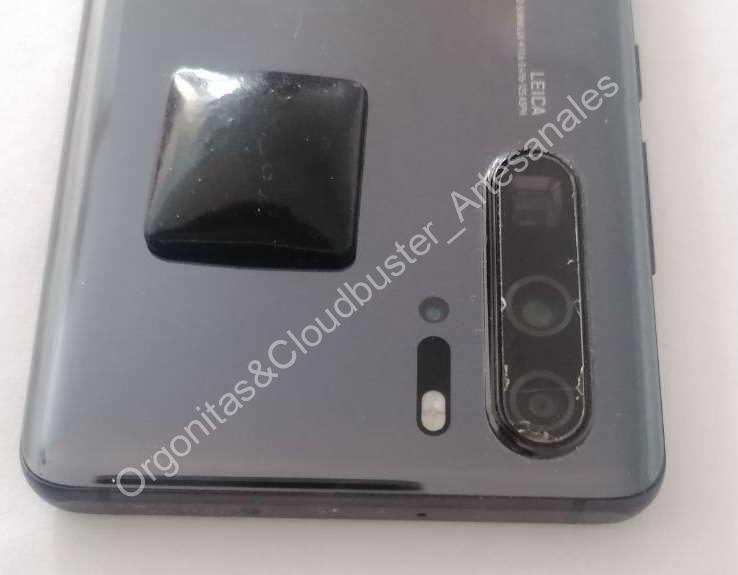 Protector Artesanal para MÓVIL de Magnetita forma cuadrada o forma corazón