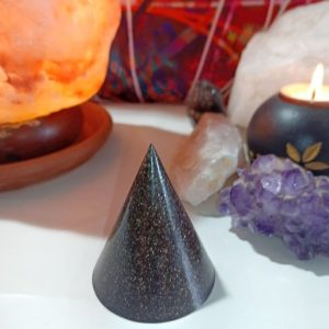 Orgonita Artesanal VIRUTA DE HIERRO Pirámide cono