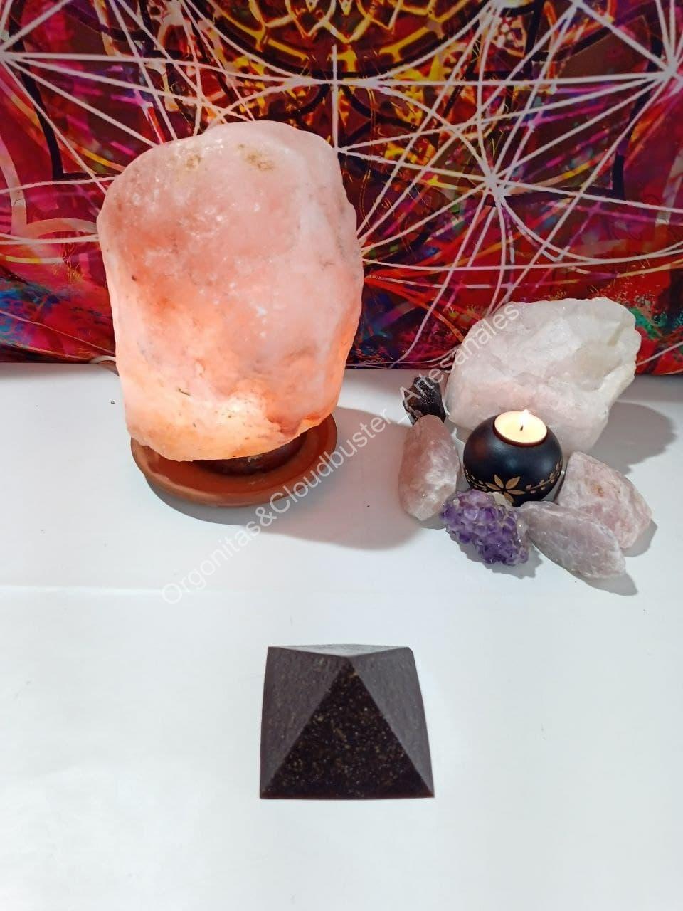 Orgonita Artesanal VIRUTA DE HIERRO Pirámide Grande 4 lados - Imagen 5