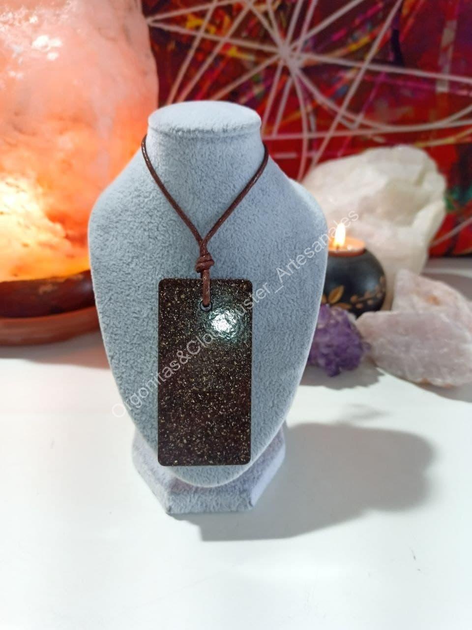 Orgonita Artesanal VIRUTA PEQUEÑA DE HIERRO colgante Chapa Rectangular - Imagen 3