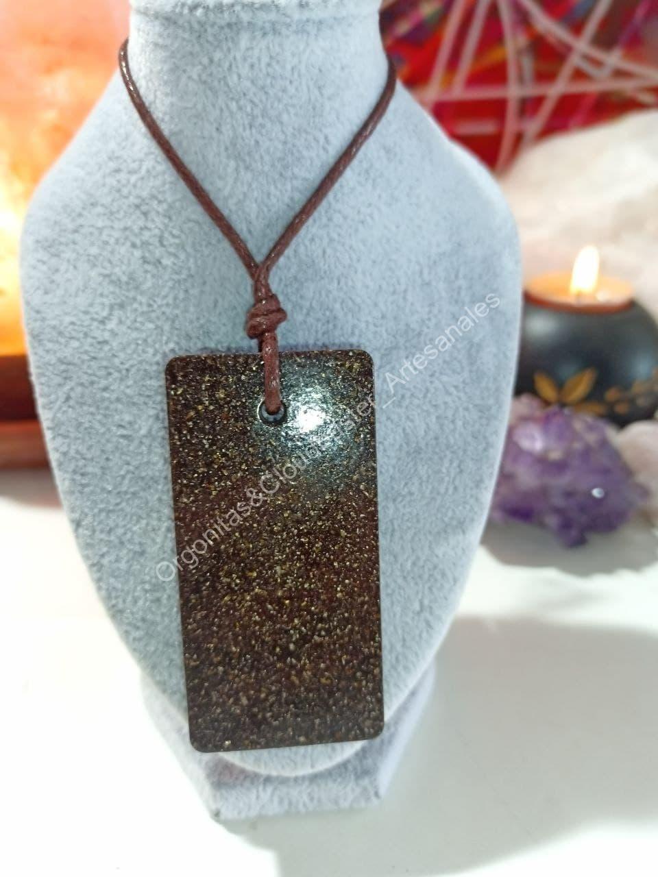 Orgonita Artesanal VIRUTA PEQUEÑA DE HIERRO colgante Chapa Rectangular - Imagen 2