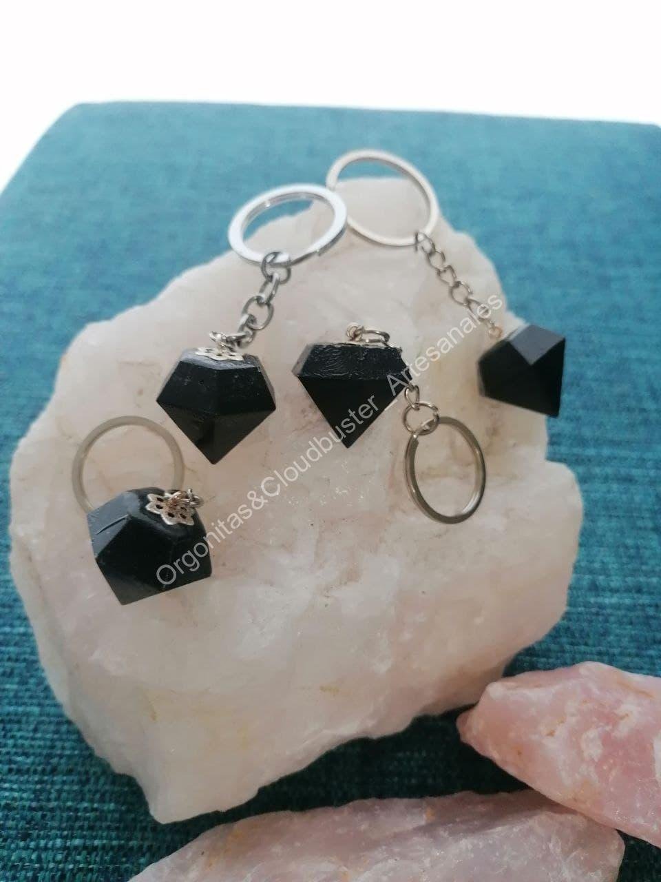 Orgonita Artesanal LLAVERO DE MAGNETITA formato DIAMANTE