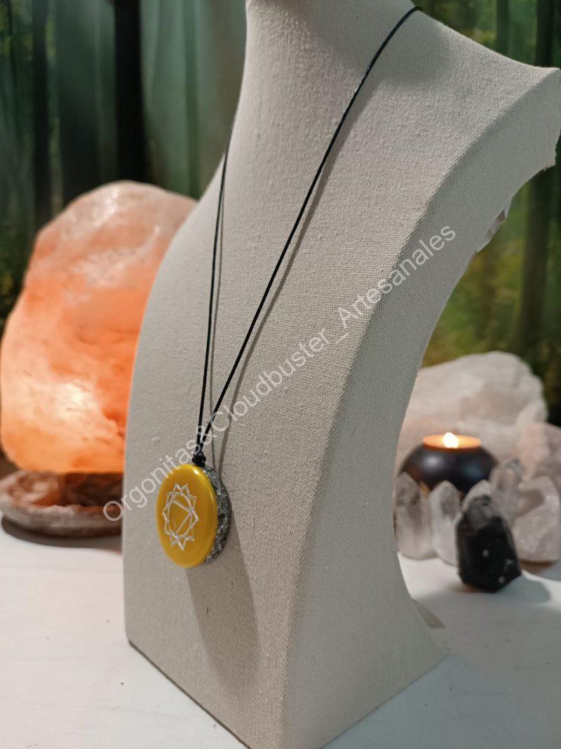 Orgonita Artesanal / Electronite Colgante o llavero Plexo Solar formato Semicírculo - Imagen 3