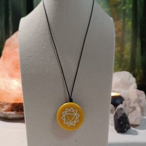 Orgonita Artesanal / Electronite Colgante o llavero Plexo Solar formato Semicírculo