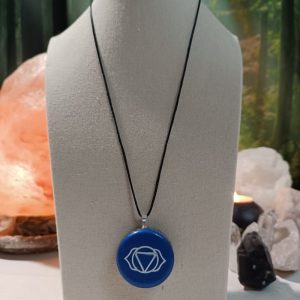 Orgonita Artesanal / Electronite Colgante o llavero Chakra Tercer Ojo formato Semicírculo