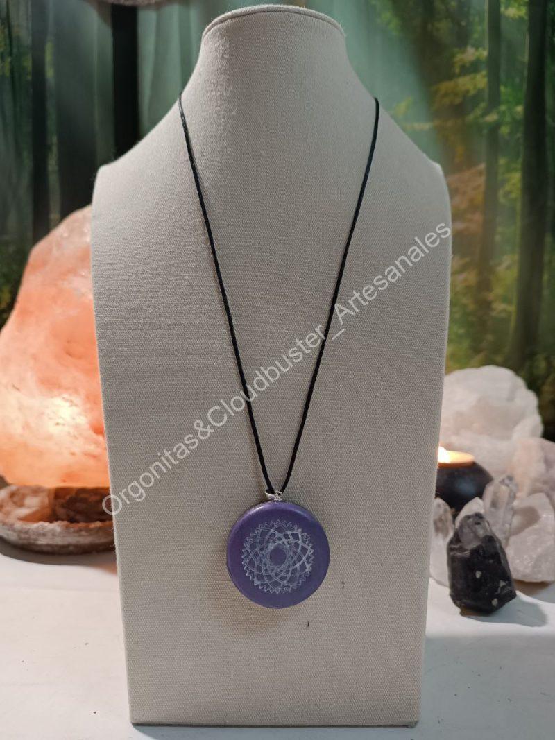 Orgonita Artesanal / Electronite Colgante o llavero Chakra Corona formato Semicirculo
