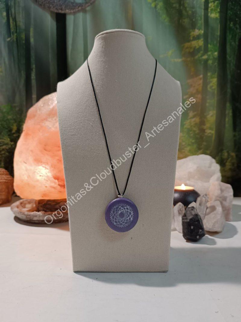 Orgonita Artesanal / Electronite Colgante o llavero Chakra Corona formato Semicirculo - Imagen 3