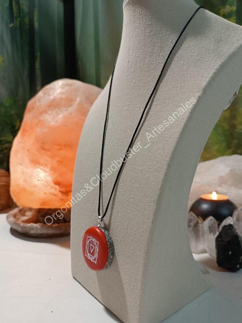 Orgonita Artesanal / Electronite Colgante o llavero Chakra Raiz formato Semicírculo - Imagen 4