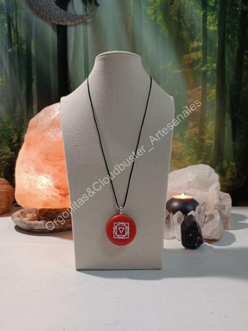 Orgonita Artesanal / Electronite Colgante o llavero Chakra Raiz formato Semicírculo - Imagen 3