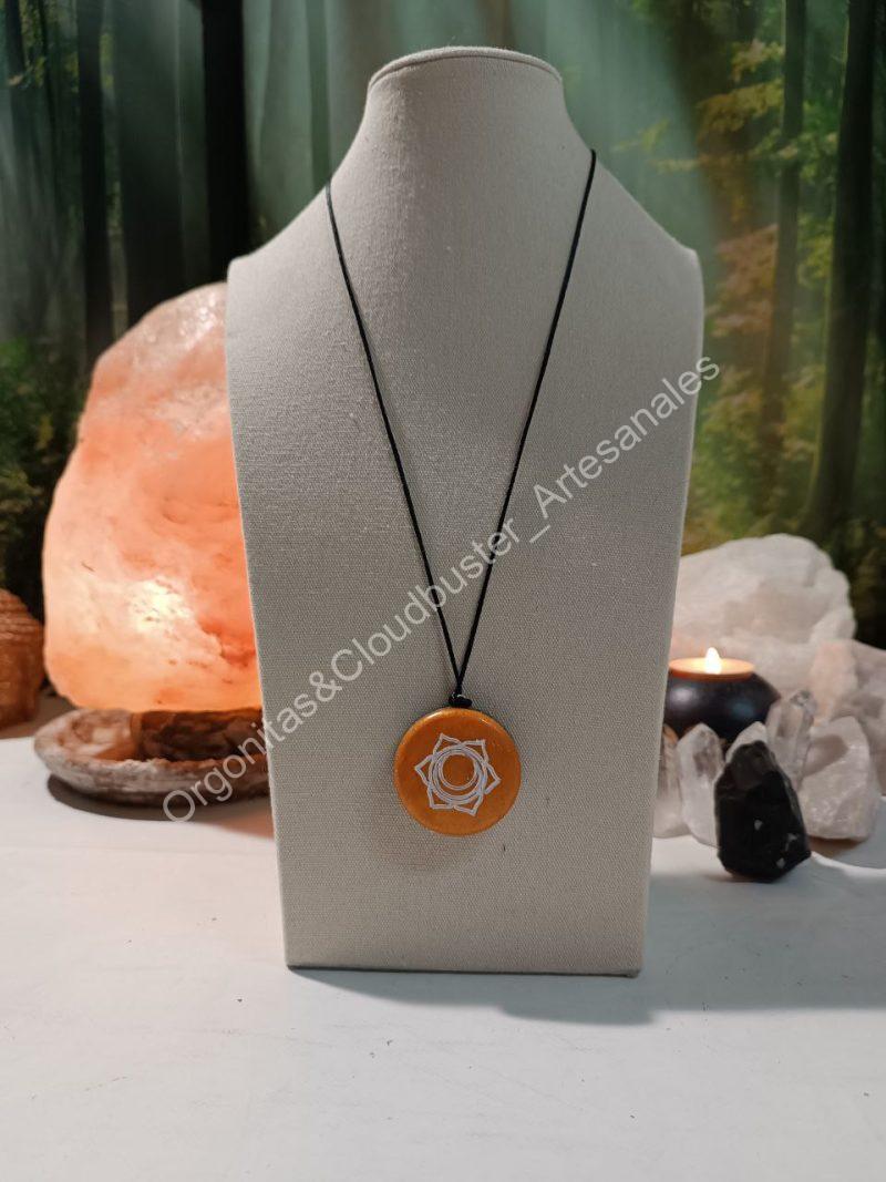 Orgonita Artesanal / Electronite Colgante o llavero Sacro formato Semicírculo - Imagen 4