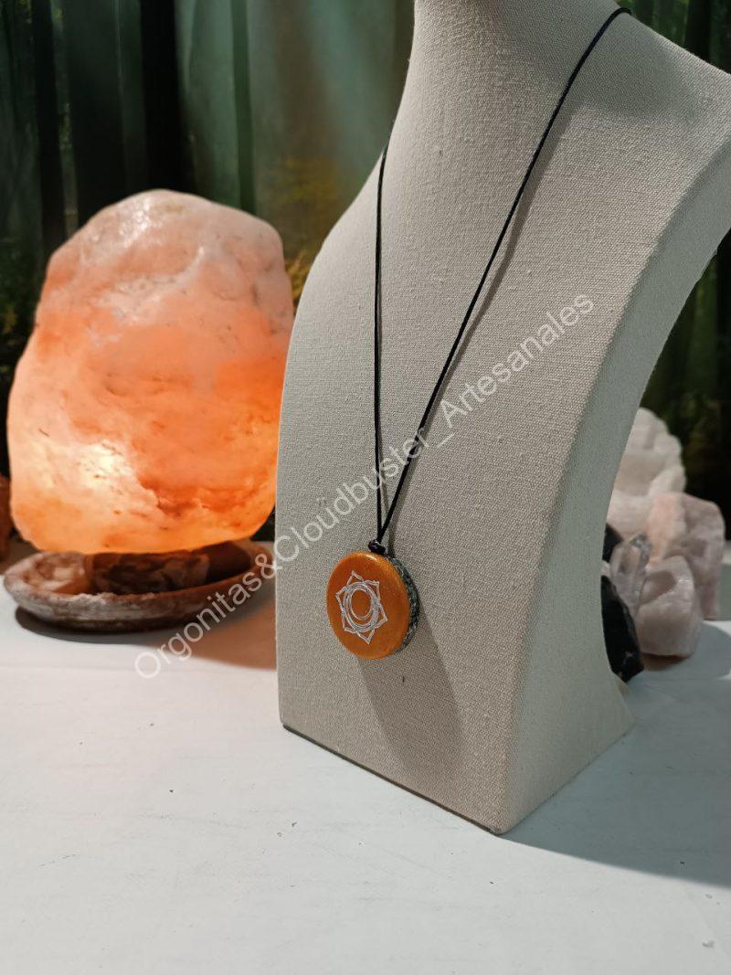 Orgonita Artesanal / Electronite Colgante o llavero Sacro formato Semicírculo - Imagen 3