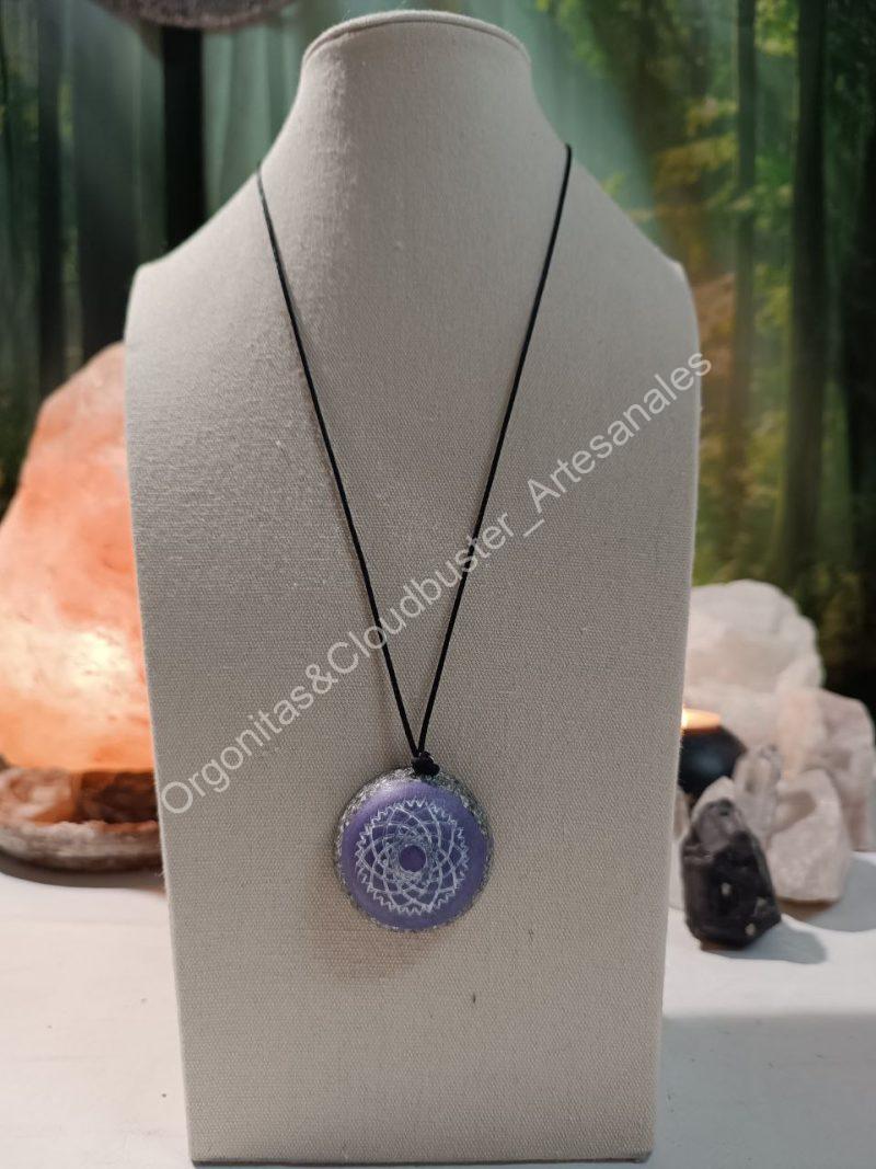 Orgonita Artesanal / Electronite Colgante o llavero Chakra Corona formato Semiesfera
