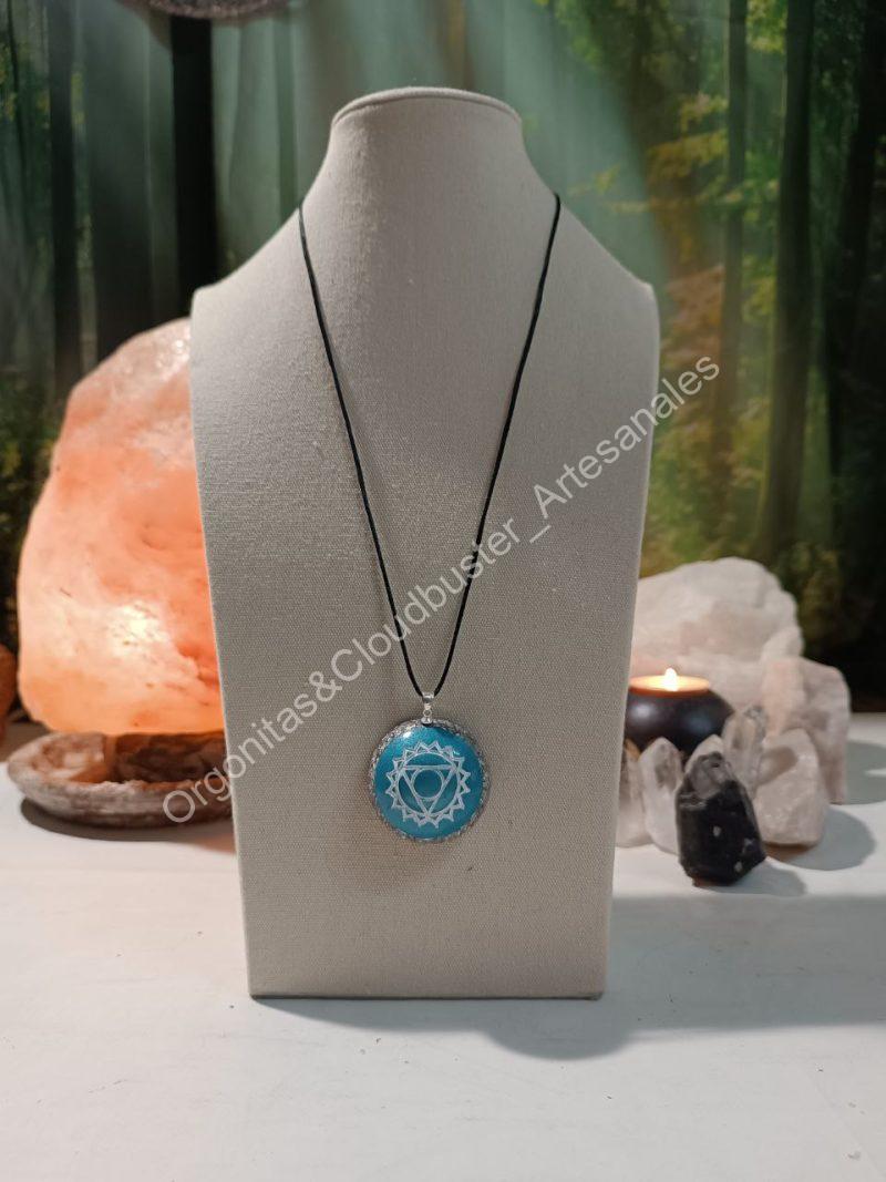 Orgonita Artesanal / Electronite Colgante o llavero Chakra de Garganta formato Semiesfera - Imagen 4