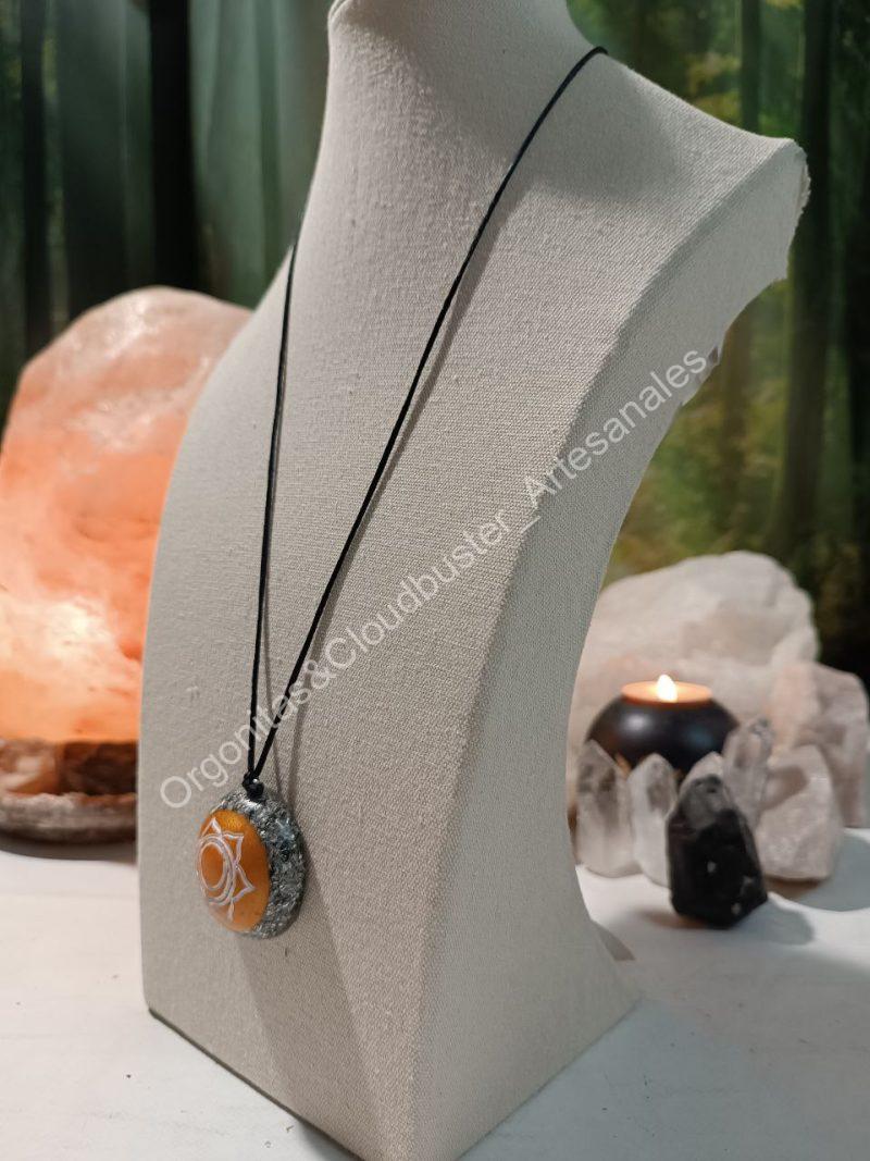 Orgonita Artesanal / Electronite Colgante o llavero Chakra Sacro formato Semiesfera - Imagen 3