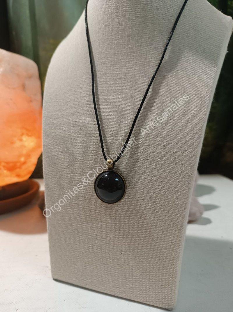 Colgante de Shungita y cordón de seda