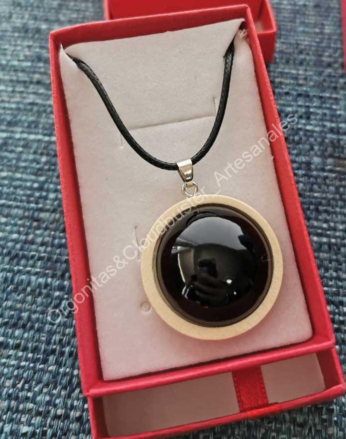 Colgante Artesanal de Shungita y madera 2 colores