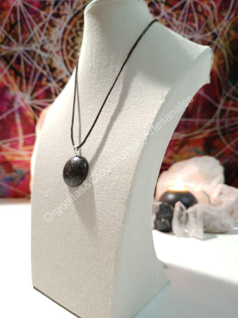 Orgonita Artesanal VIRUTA PEQUEÑA DE HIERRO colgante Semicírculo Pequeño - Imagen 3