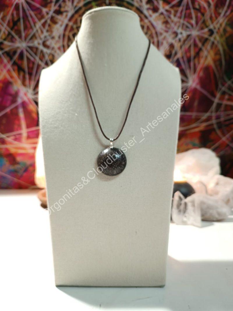 Orgonita Artesanal VIRUTA PEQUEÑA DE HIERRO colgante Semicírculo Pequeño - Imagen 2