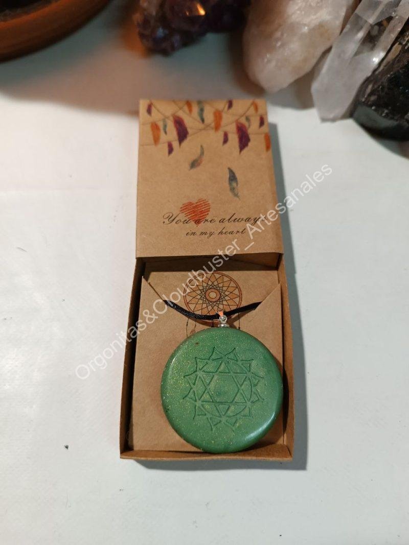 Orgonita Artesanal / Electronite Colgante o llavero Chakra Corazón o Cardíaco - Imagen 5