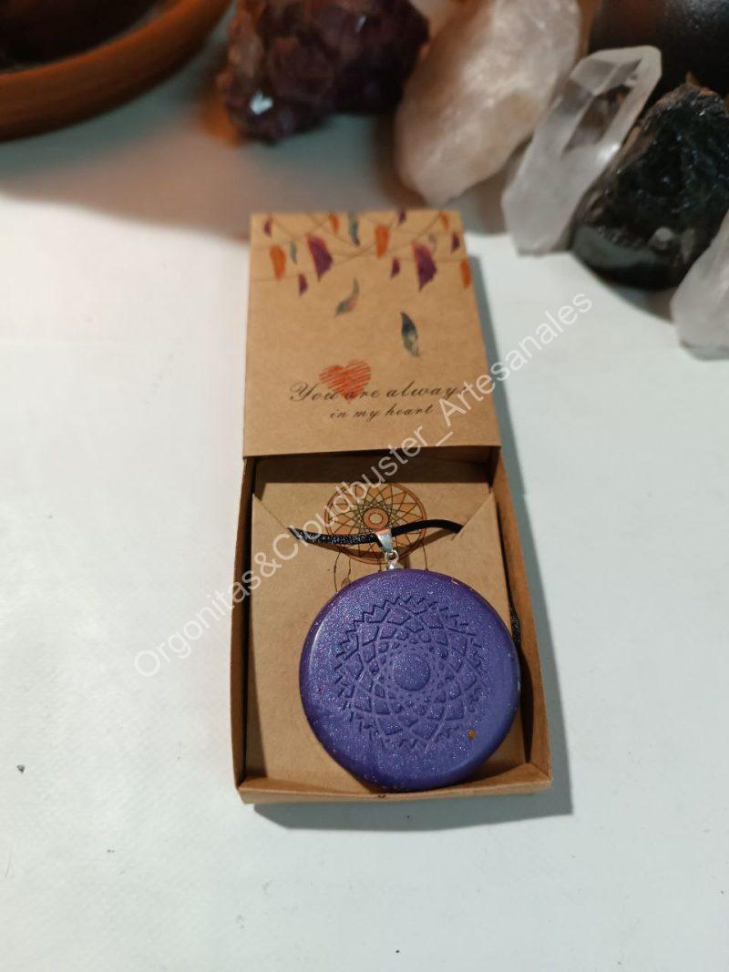 Orgonita Artesanal / Electronite Colgante o llavero Chakra Corona formato Semicirculo - Imagen 5