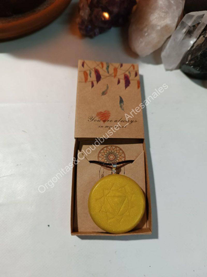 Orgonita Artesanal / Electronite Colgante o llavero Plexo Solar formato Semicírculo - Imagen 5