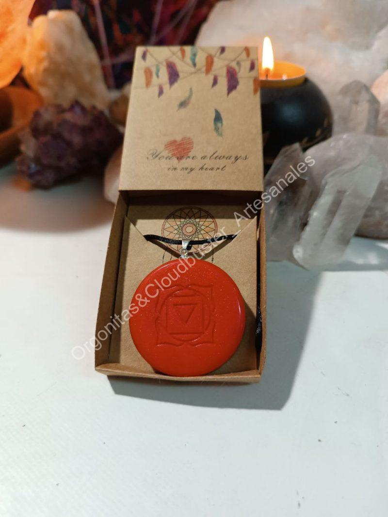 Orgonita Artesanal / Electronite Colgante o llavero Chakra Raiz formato Semicírculo - Imagen 6