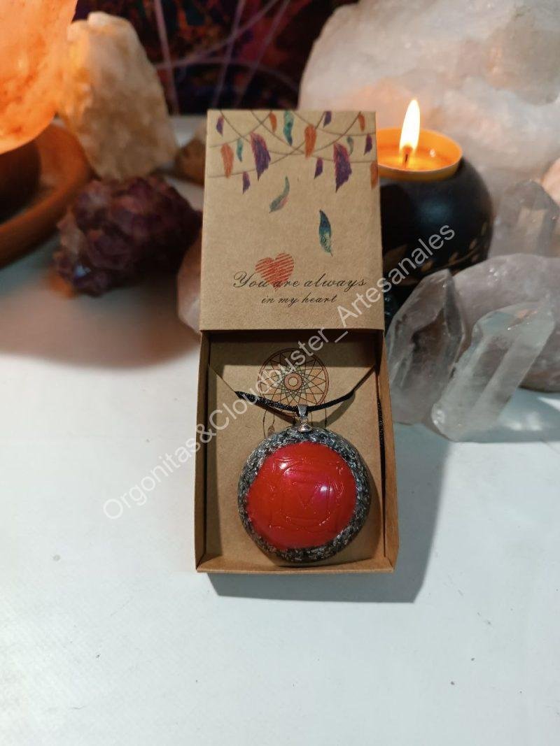 Orgonita Artesanal / Electronite Colgante o llavero Chakra Raíz formato Semiesfera - Imagen 5