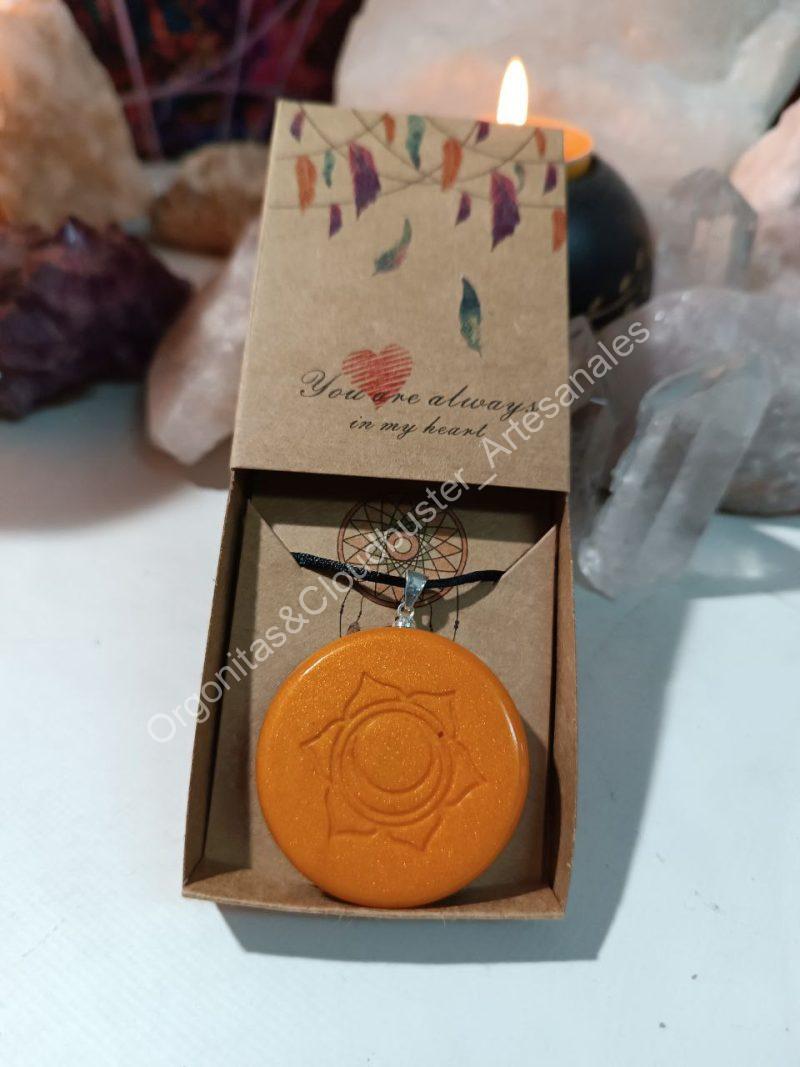 Orgonita Artesanal / Electronite Colgante o llavero Sacro formato Semicírculo - Imagen 5