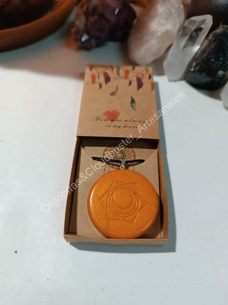 Orgonita Artesanal / Electronite Colgante o llavero Sacro formato Semicírculo - Imagen 6