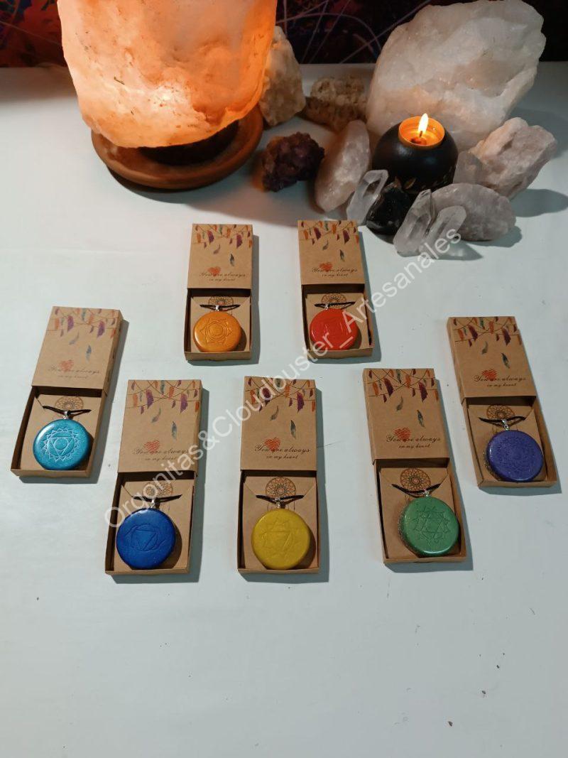 Orgonita Artesanal / Electronite Colgante o llavero Chakra Raiz formato Semicírculo - Imagen 7